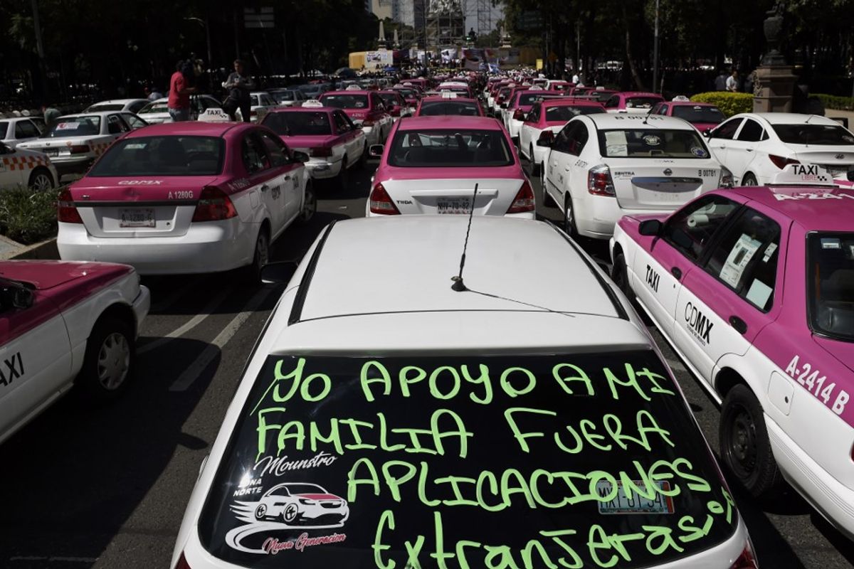 Taxistas Protestan Contra Uber En México - WAPA.tv - Noticias - Videos